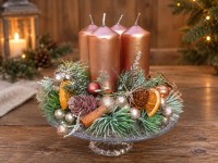 Adventní svícen na skleněném podnose skořicový