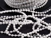 Korálky plastové na šňůře off white 3mm...